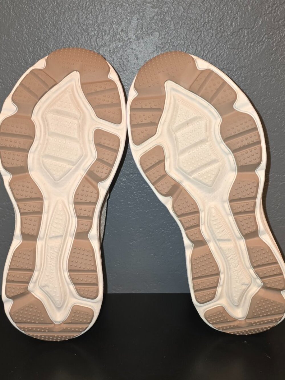 Skechers Slip-Ins Zirrus Womens Size 9 Tan Hands Free Water Repellent Sneakers - Picture 3 of 9